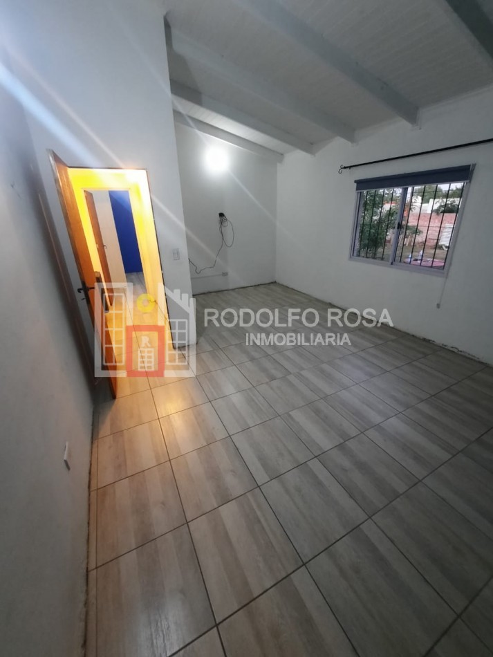 HERMOSA CASA DE DOS DORMITORIOS SOBRE CALLE DONATTI