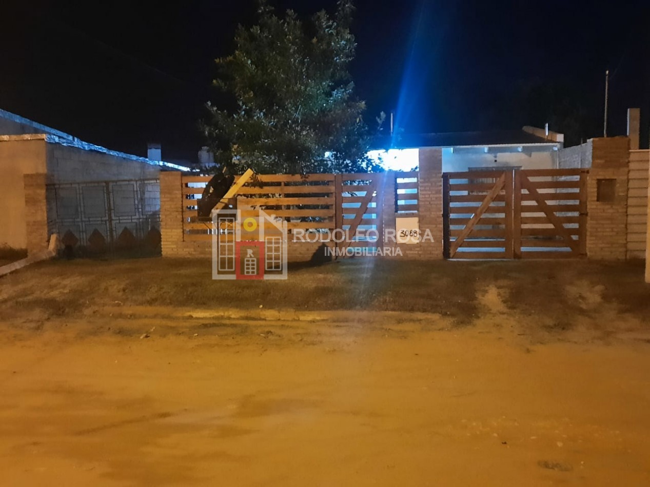 HERMOSA CASA DE DOS DORMITORIOS SOBRE CALLE DONATTI