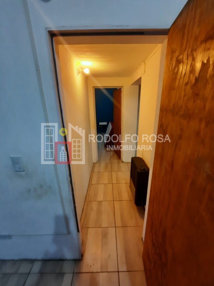 HERMOSA CASA DE DOS DORMITORIOS SOBRE CALLE DONATTI
