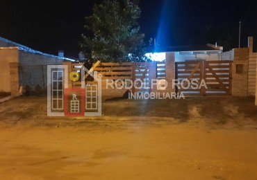 HERMOSA CASA DE DOS DORMITORIOS SOBRE CALLE DONATTI