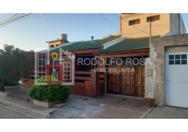 Excelente propiedad de tres dormitorios, ampliada, en muy buen estado de conservacion, Barrio Aeropuerto I, Santa Rosa, La Pampa